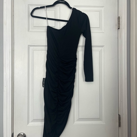 “Lulus: One- Shoulder evening dress size XS” - Picture 3 of 12